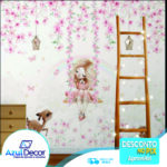 Papel de Parede Menina no Balanço com Flores